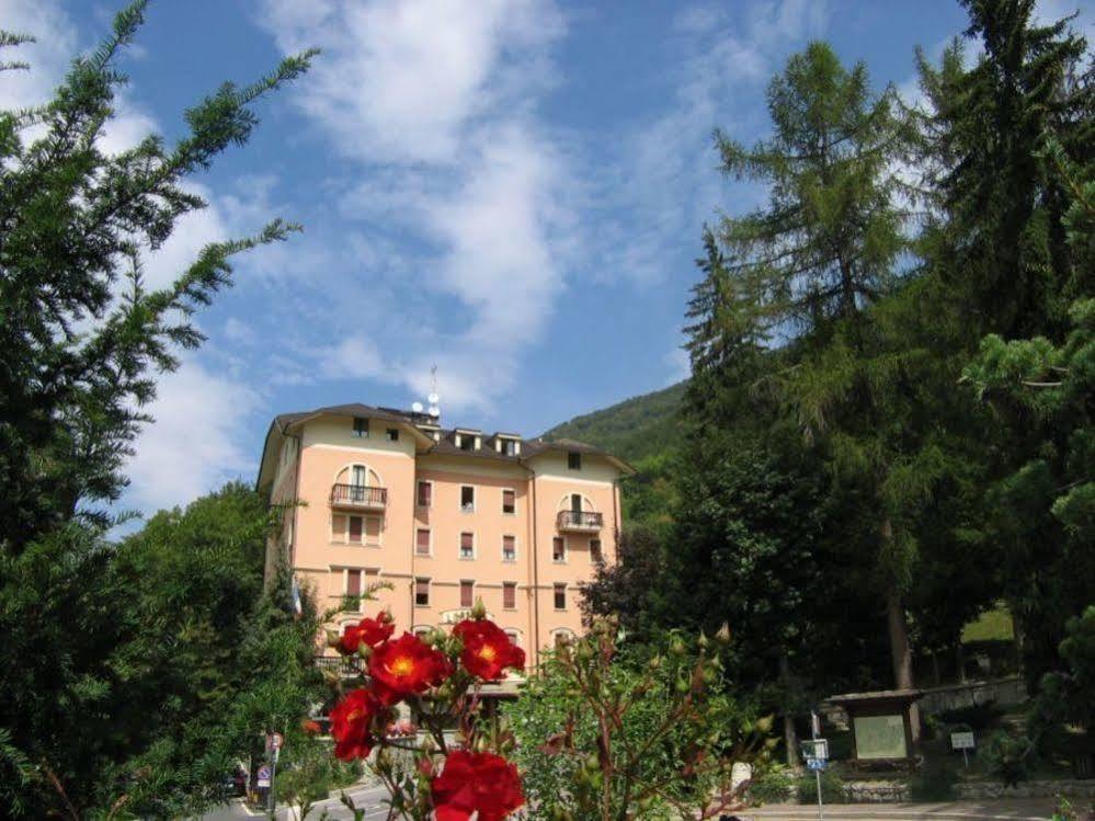 Limone Palace Aparthotel Limone Piemonte Exteriör bild